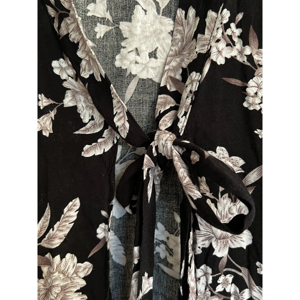 Spiritual Gangster Black White Floral Kimono Robe OS Tie Front Rayon Pockets - Picture 4 of 7